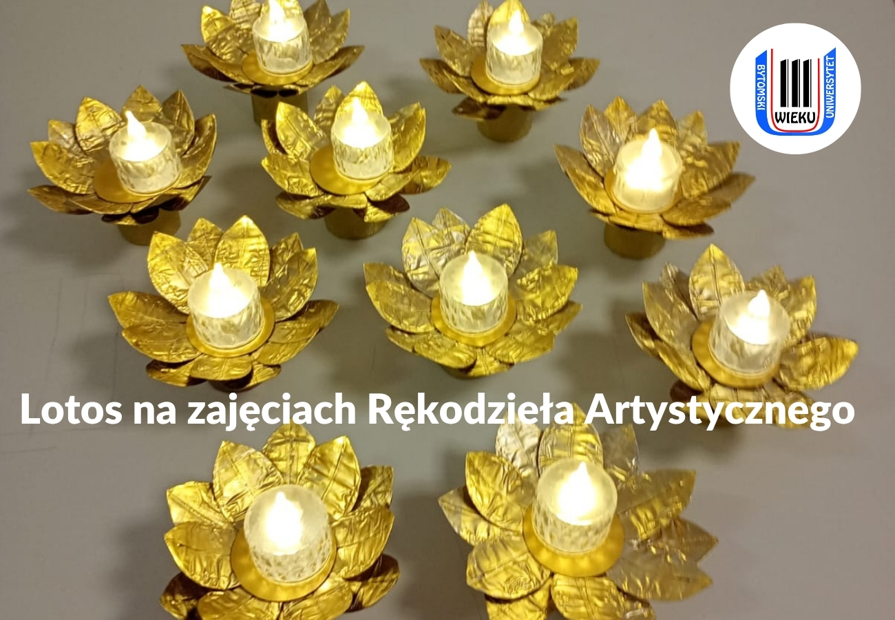 Złote świeczniki w kształcie lotosu wykonane przez słuchaczy UTW Bytom na zajęciach rękodzieła artystycznego